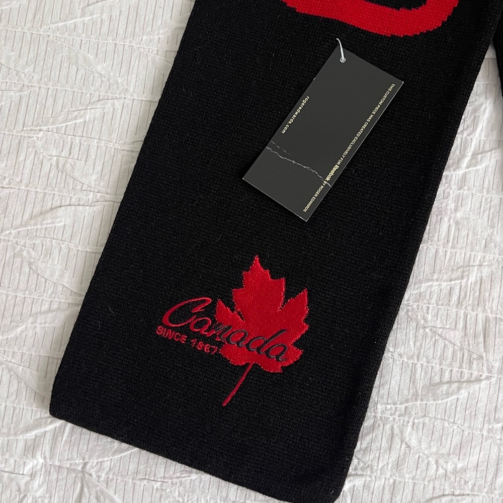 New Reebok Canada Scarf - Picture 2 of 3